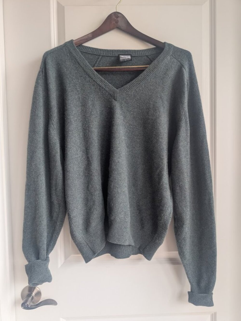 Clan Douglas for Nordstrom V-neck sweater crafted in Scotland from 100% cashmere